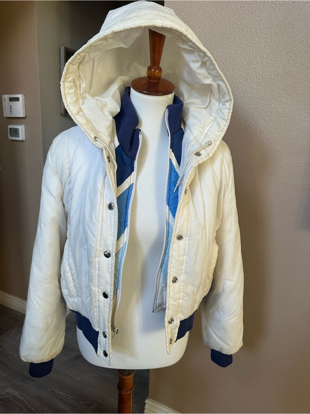 Vintage Korean Women’s White/Cream Hooded Puffer Jacket with Blue Vest